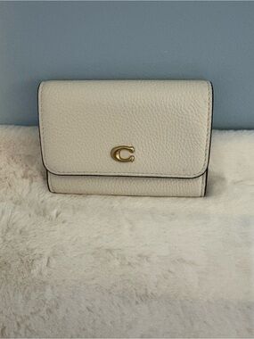BRAND NEW!!!!Coach Retail Small Pebbled Leather Wallet in Chalk🍓GIFT W PURCHASE!